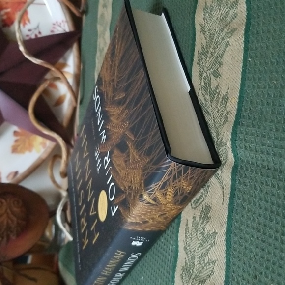 📚THE FOUR WINDS - Picture 3 of 7